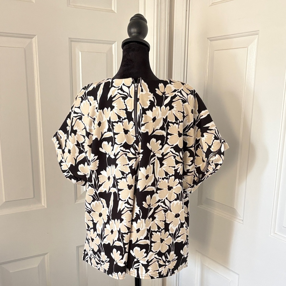 Melloday Floral Print V-Neck Short Sleeve Blouse - Picture 5 of 12